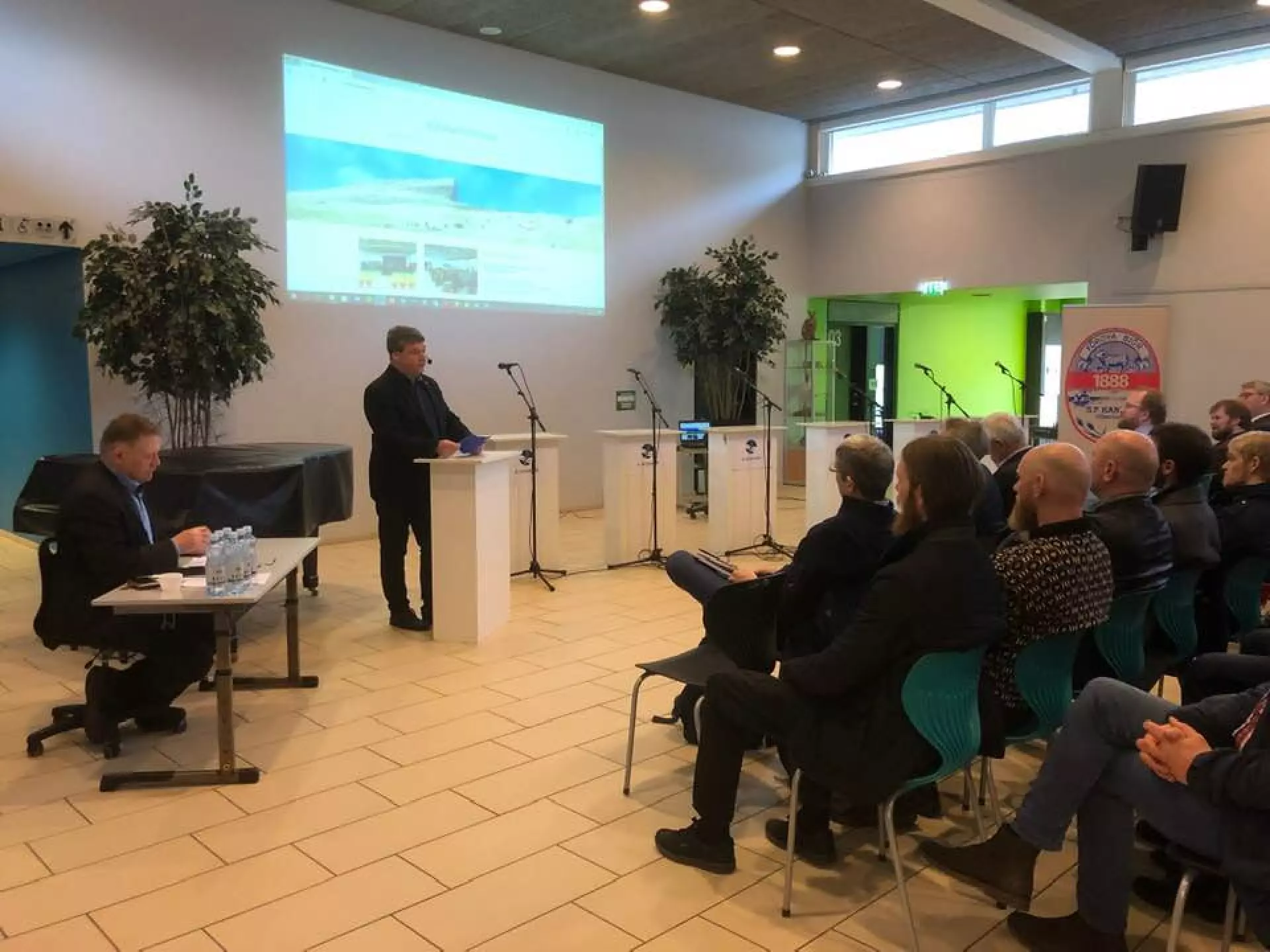 Dávur Winther setti búnaðarstevnuna 2019 - Hetta vegna forfall hjá borgarstjóranum. Jacob Vestergaard er fundarstjóri