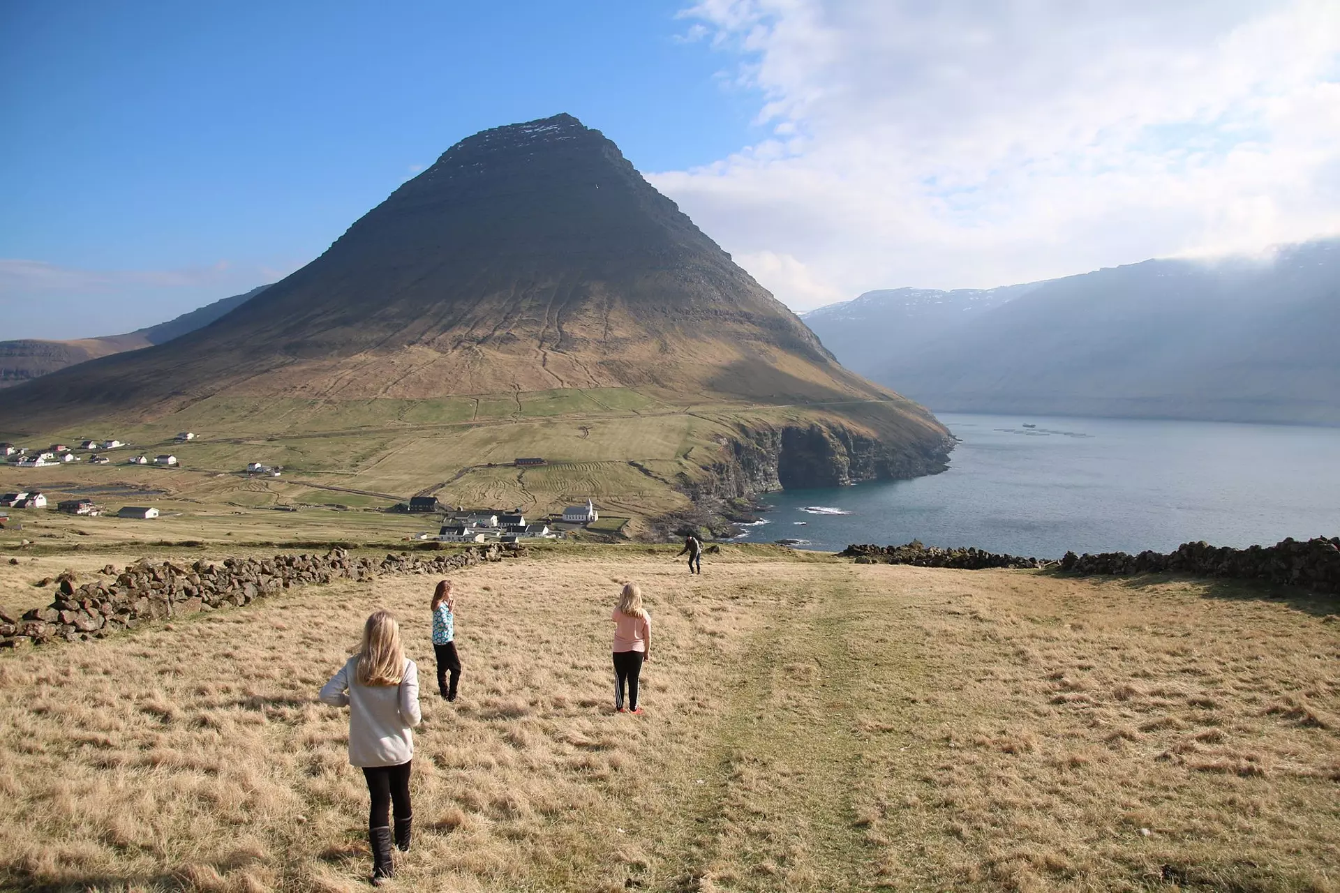 Í ár var veðrið sera gott at rulla egg.