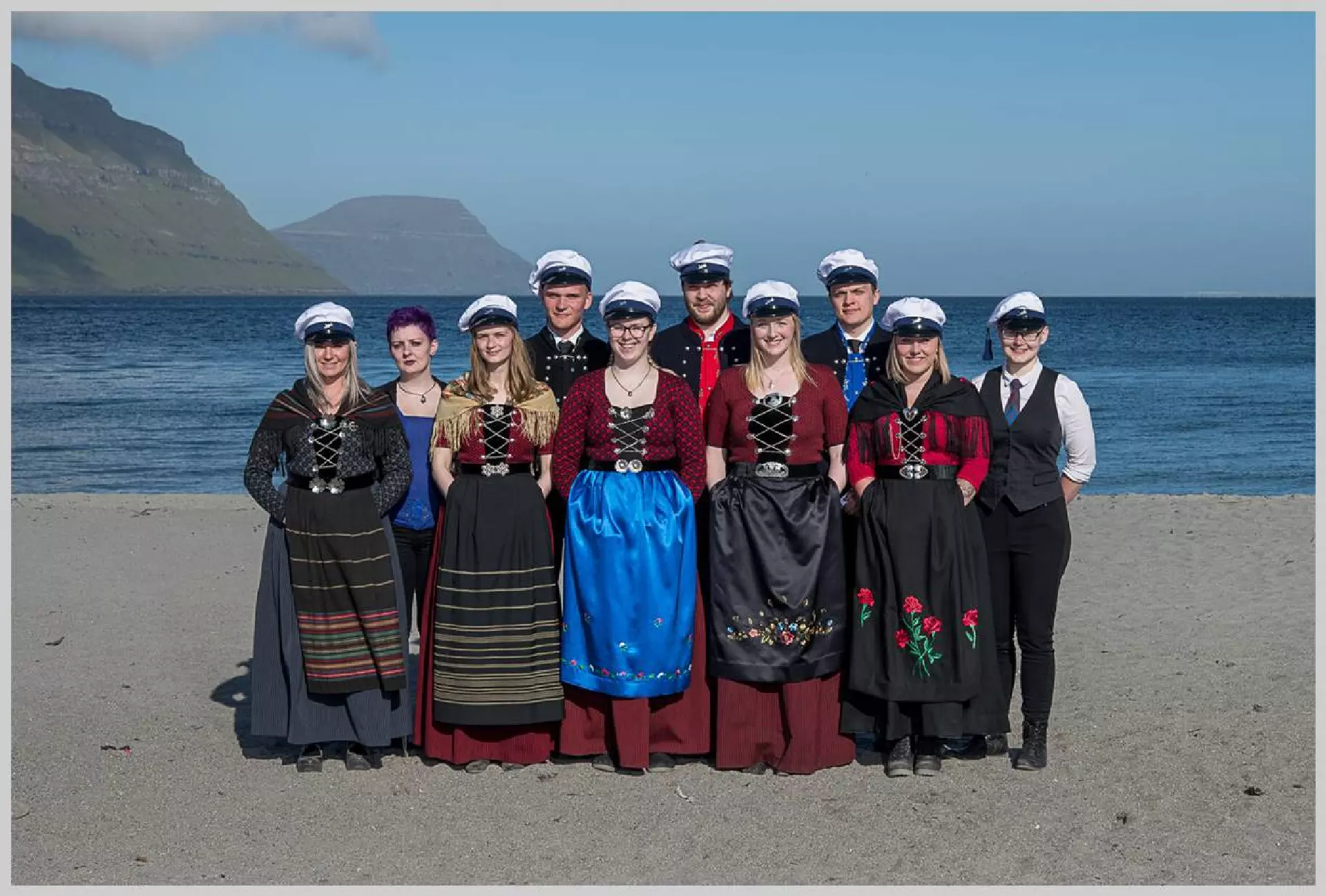 F17r Aftast frá vinstru: Jana Maria Jacobsen, Hentza Emil, Kristinn Johansen Thorleifsson, Fríði Bjarkhamar, Sunniva Fríða Berg. Fremst frá vinstru: Osla Lydersen, Rebekka Petersen, Ronja Káradóttir, Birita Olsen, Eva Trygvadóttir. Vantar á myndini: Rebekka Eliasen.