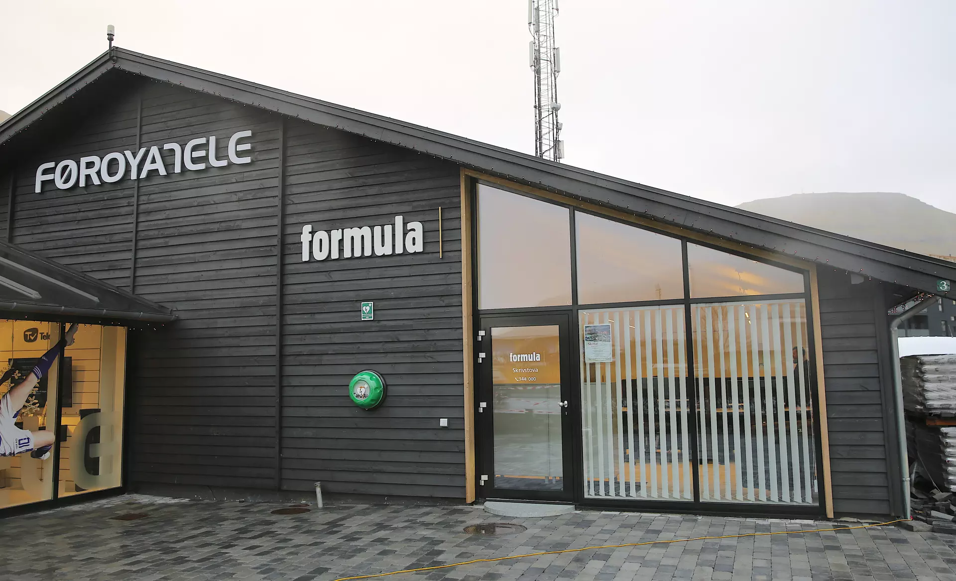 Formula heldur til í snotuligum hølum har Telefonstøðin helt til fyrr