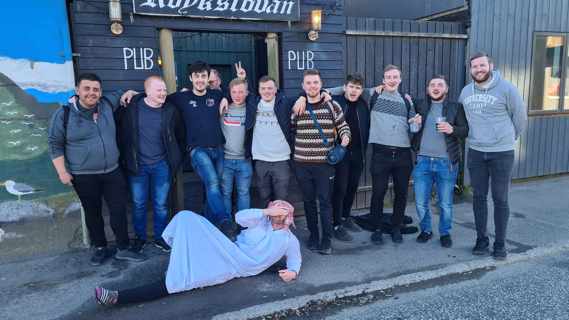 Gunnar saman við vinmonnunum