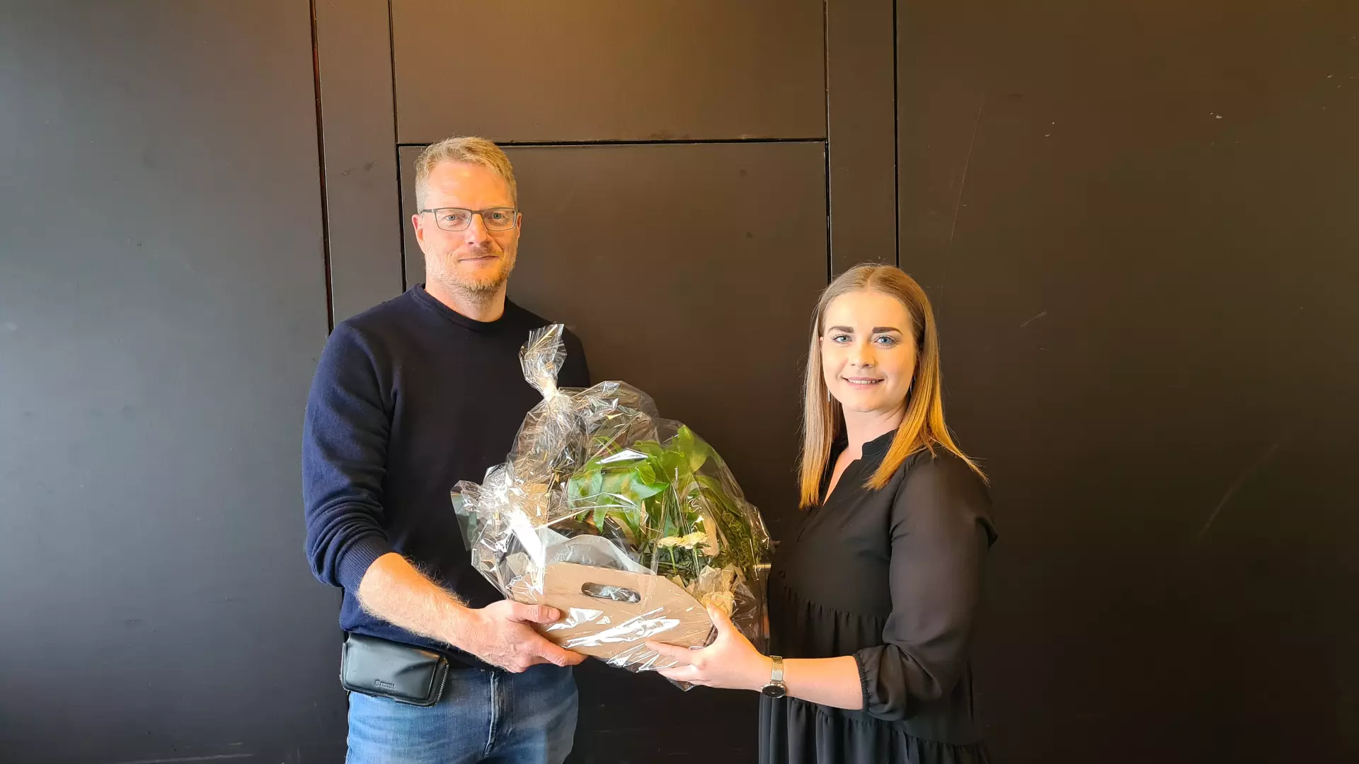 Magnus Tausen fekk handað blómutyssi eftir drúgvt áramál sum formaður