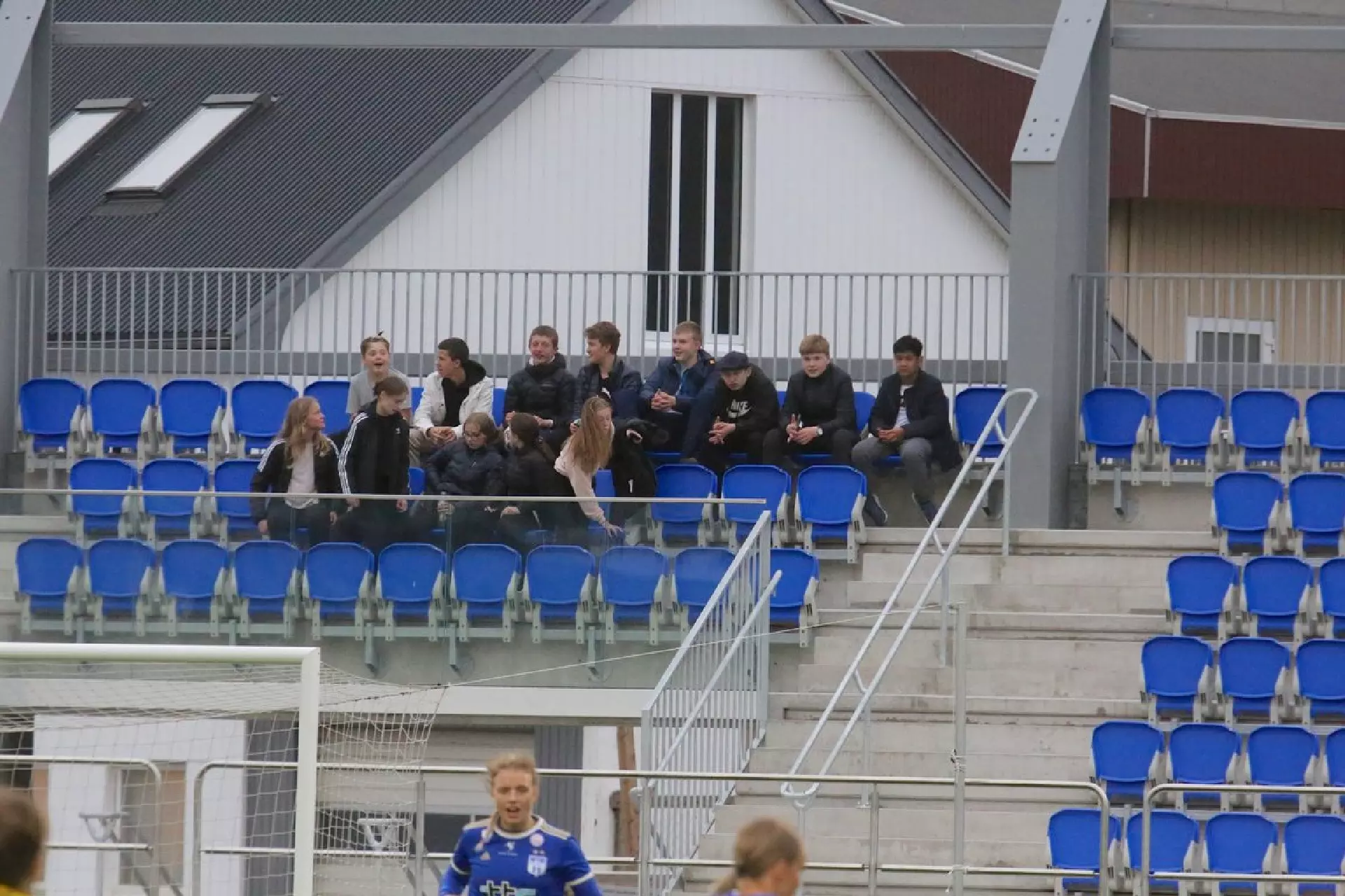 Ikki minst nógva byggivirksemið við Djúpumýru vísir, at her er áhaldandi menning og nørandi gróður kring KÍ. Mynd: Oliver Joensen