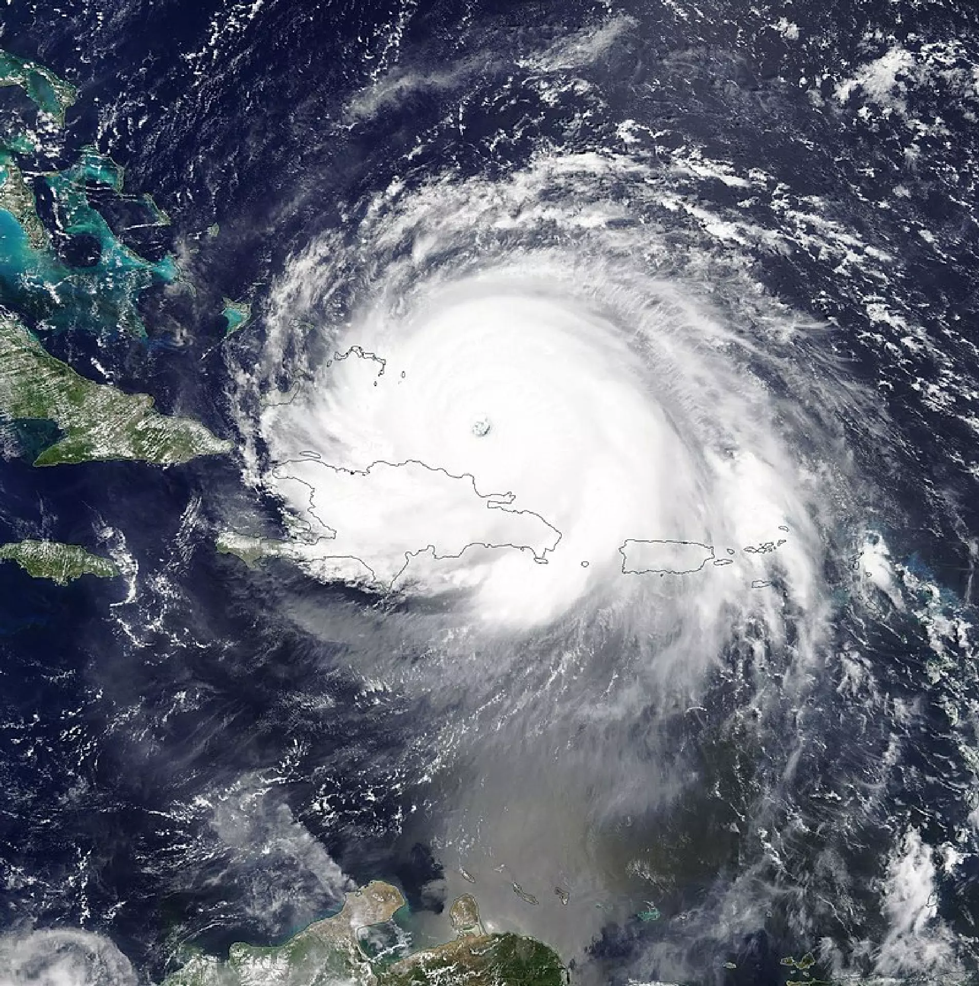 Ódnin Irma, sum herjaði í 2017, hevði mest megi. Reduseraða lufttrýstið í miðjuni var 914hPa. Her er hon avmyndað úr fylgissveini, tá ið hon var stødd norðan fyri Dominikanska Lýðveldið 7. september.