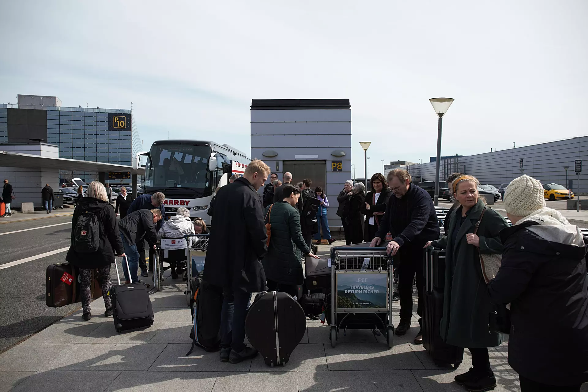 Myndatakari: Øssur Hentze. Ein góð løta at bíða eftir baggaguni í Kastrup. Hon mundi bara ikki komið fram. Og so manglaði alt hjá onkrum.....