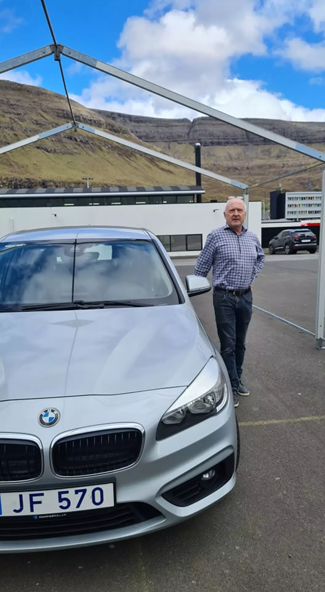 Áki í Skemmuni stendur har inngongdin og innskrivingin av gestum verður.
