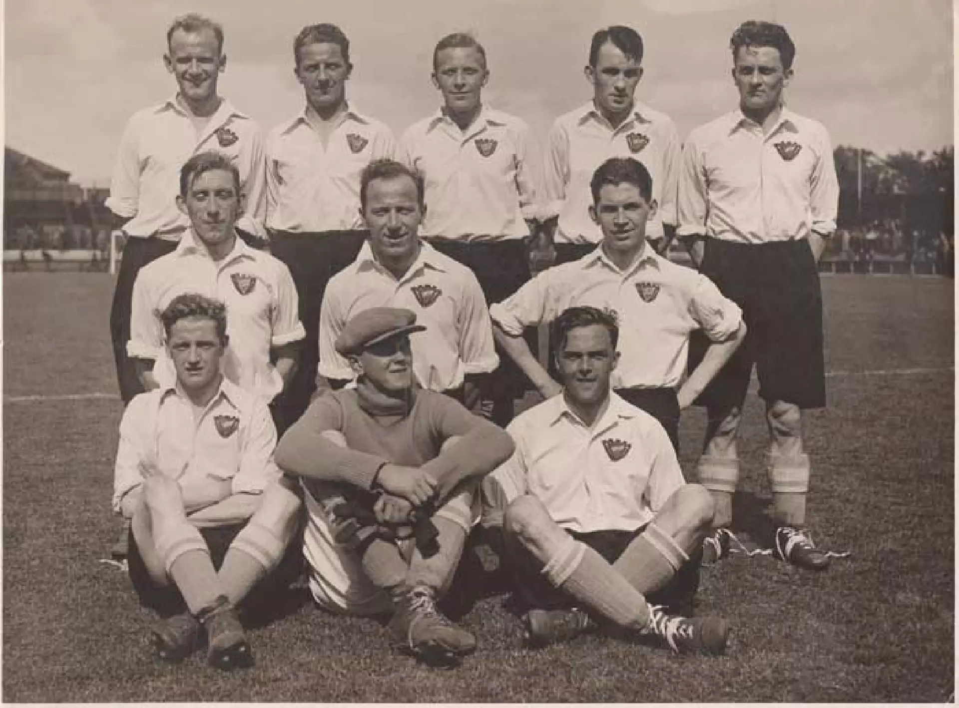 B.93 meistari fyri 3. ferð í 1929. Haldur Lasthein í mittasta rað til høgru.