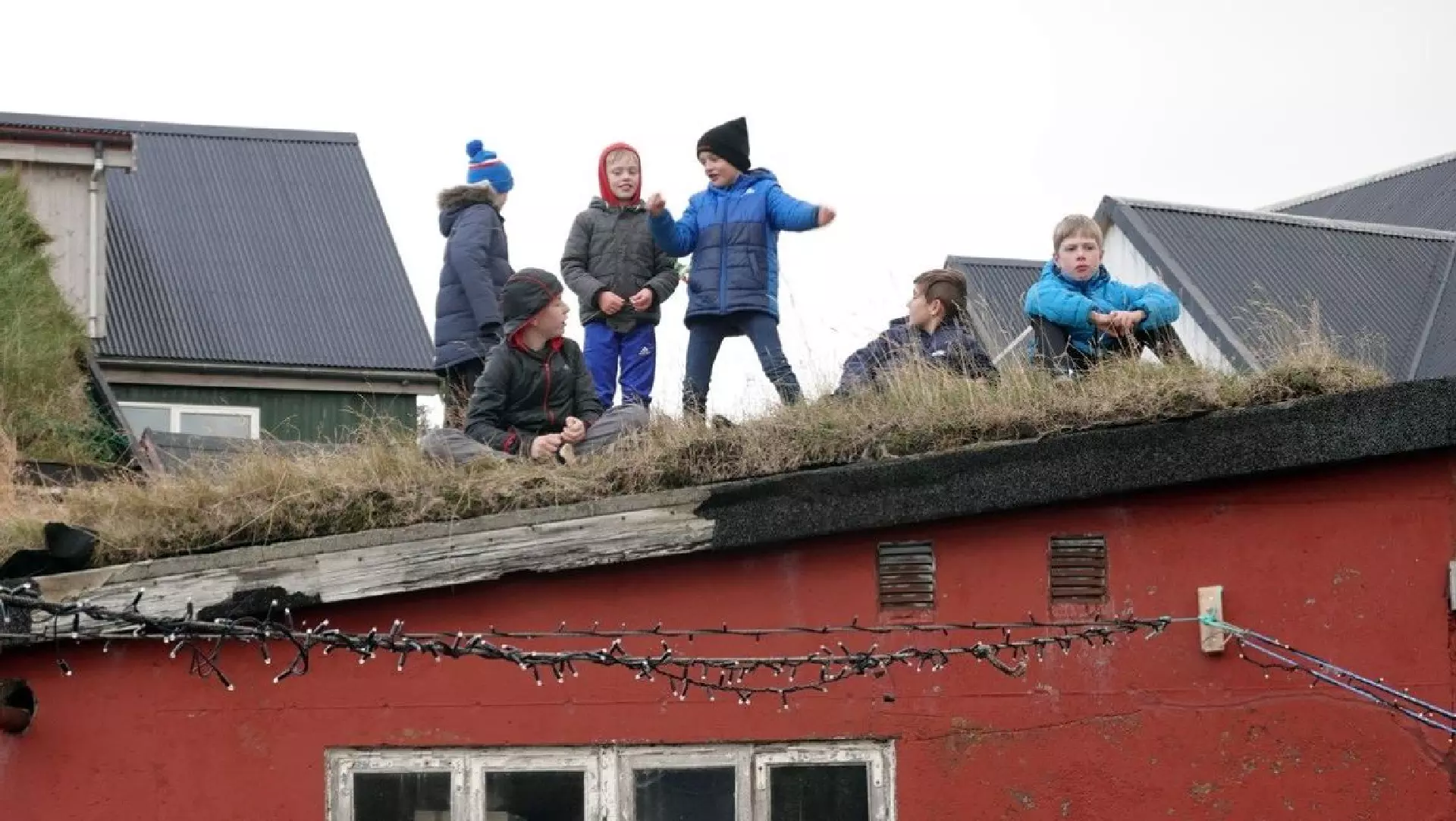Óvitar fylgja spentir við á neystaflagtekjuni hjá Jógvan í Løðuni
