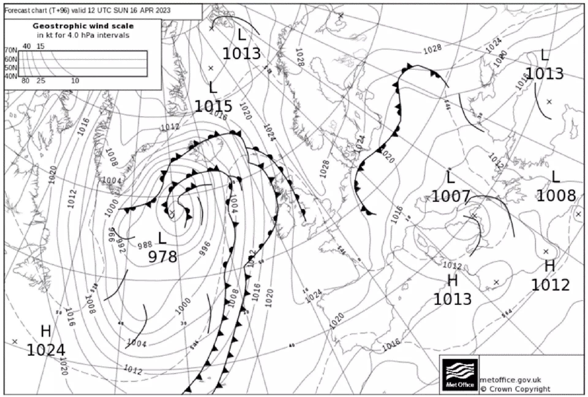 Brúgvaløg yvir Føroyar og fleiri eru á veg av útsynningi sunnudagin 16. apríl á middegi. Kelda: MetOffice.