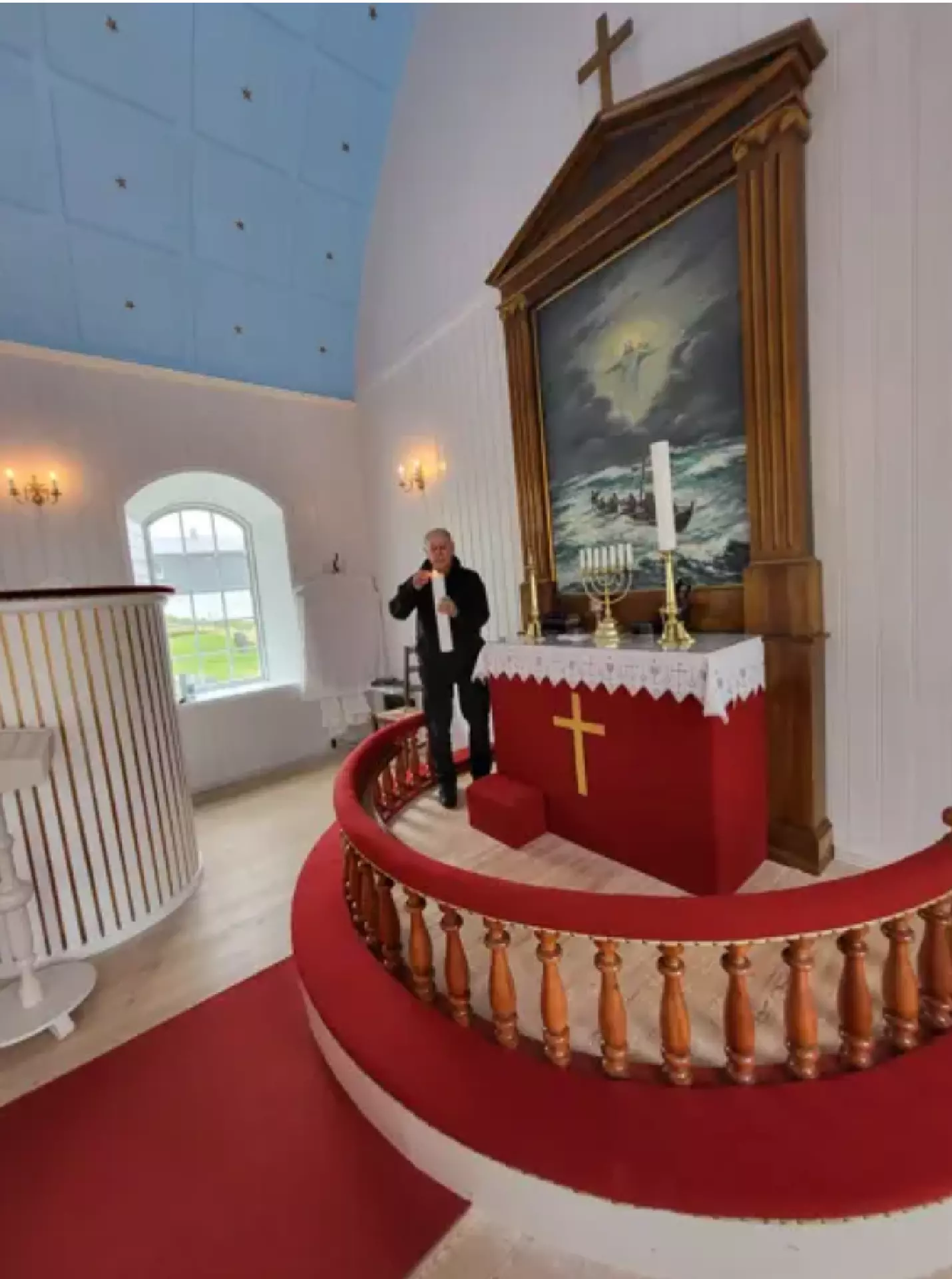 Dánial Eliassen er klokkari og formaður í Kirkjuráðnum í Mikladali