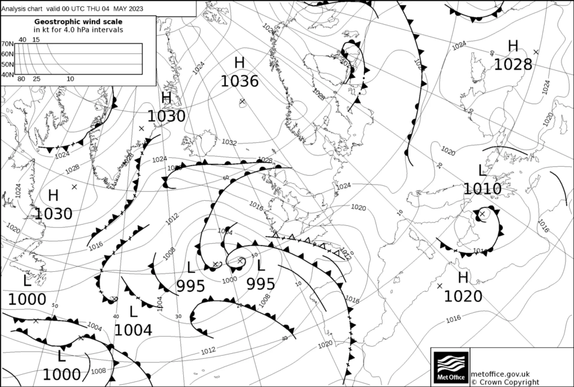 Veðurkort frá 4. mai 2023, klokkan 00. Eitt máttmikið hátrýst liggur norðan fyri Føroyum. Trýstið í miðjuni er 1036 hPa. Einar 150 fjórðingar sunnan fyri Føroyar er ein hitabrúgv. Hon røkkur enn ikki norður til okkara.