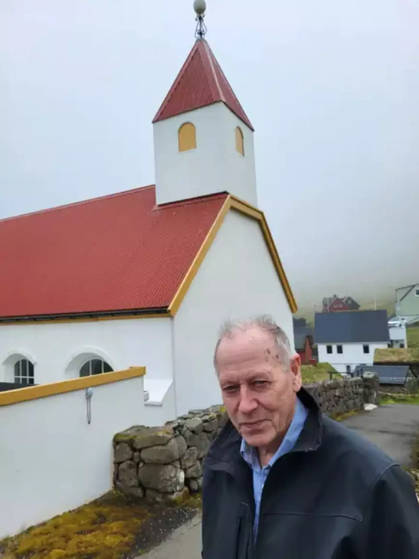 - Tað betýðir alt fyri meg at fara í kirkju, sigur Dánial Eliassen