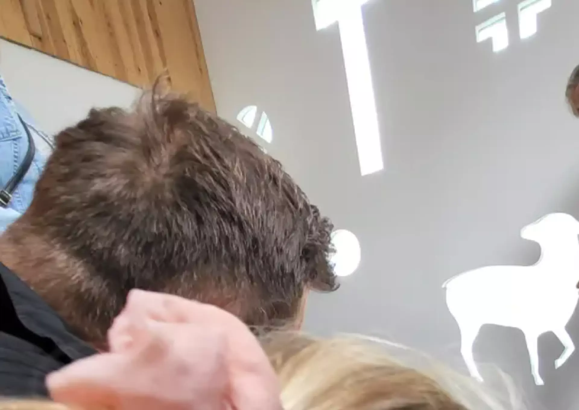 Listaverkið kann njótast frá báðum síðum