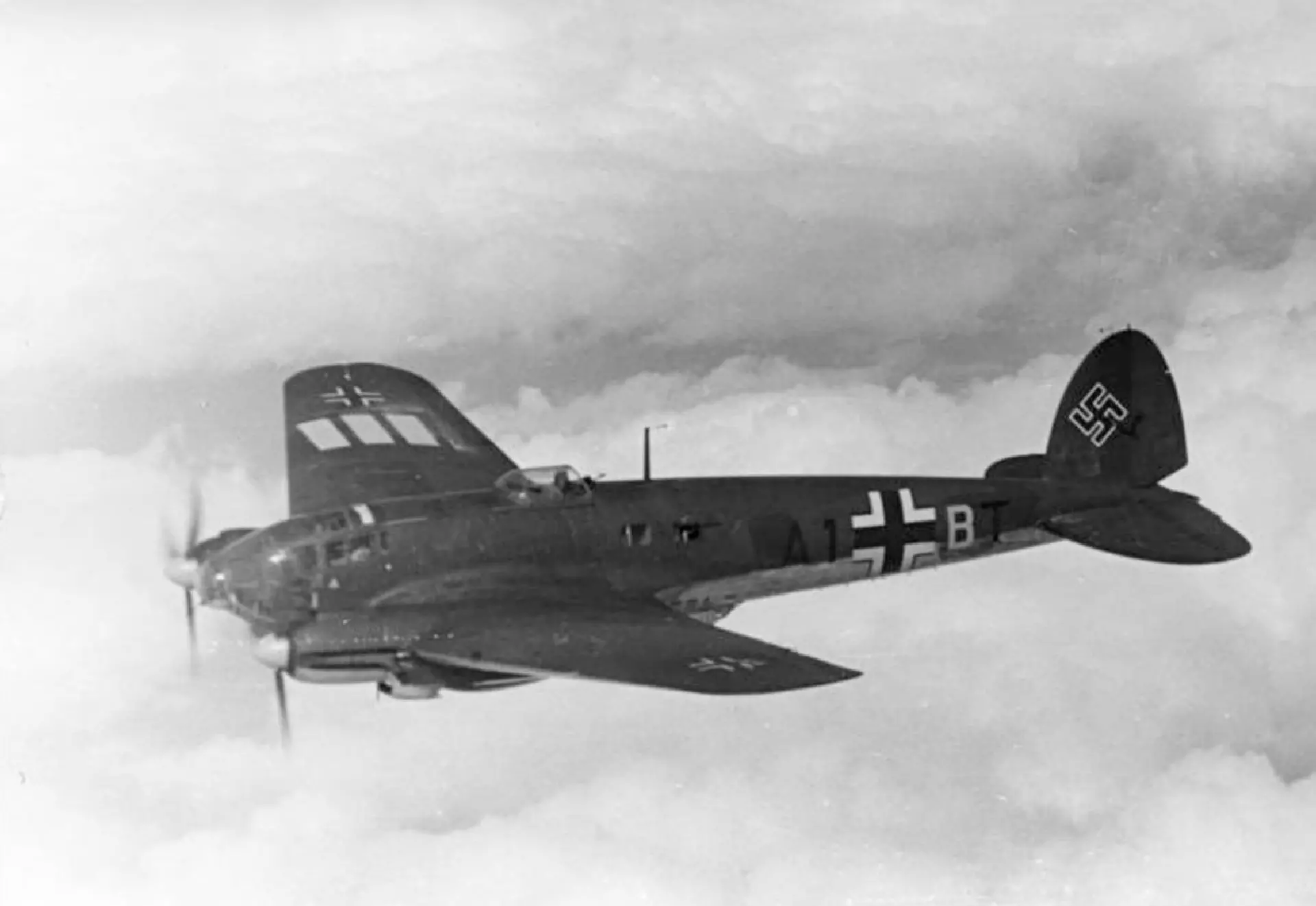 Heinkel 111 bumbuflogfar hjá Luftwaffe. Tað verður mett at eitt slíkt bumbaði og søkti Ekliptiku