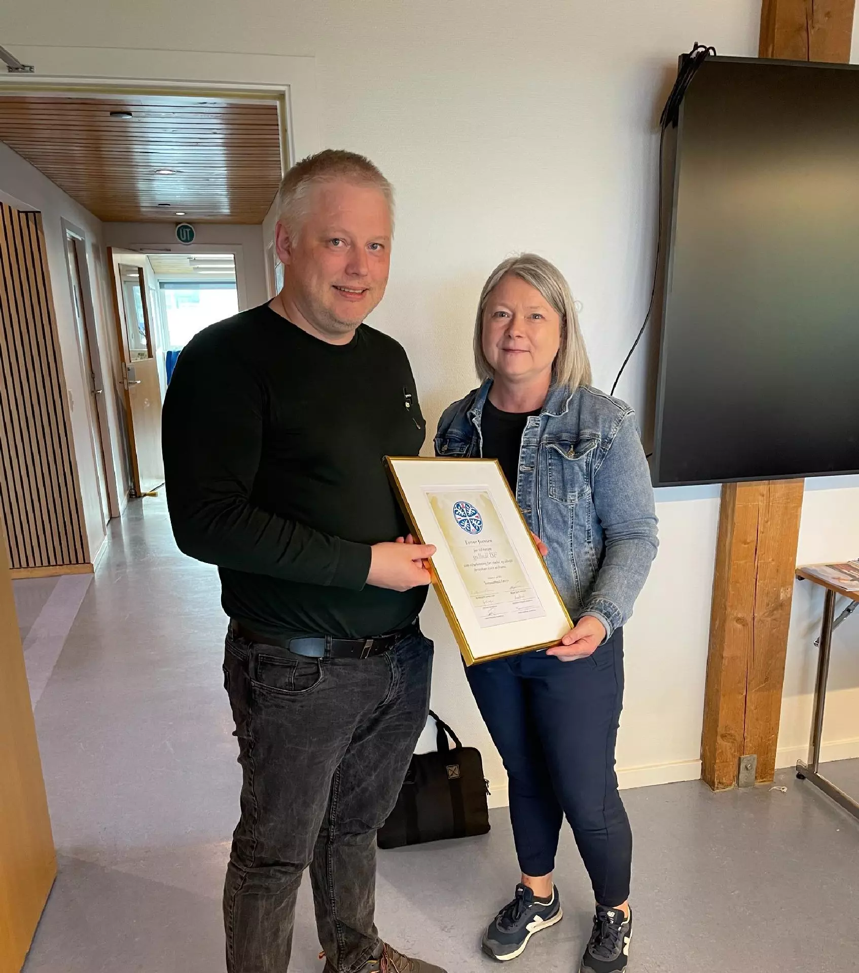 Esmar Joensen, formaður í Skjótisambandi Føroya og Elin Heðinsdóttir Joensen, forseti í ÍSF.