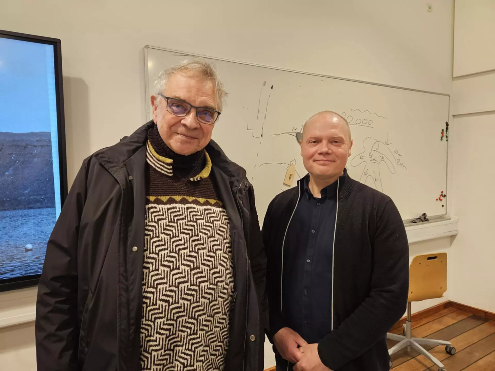 Janus Joensen saman við The Grand Old Man innan kaving í Føroyum, Heri Mørkøre, fyrrverandi landsapotekari