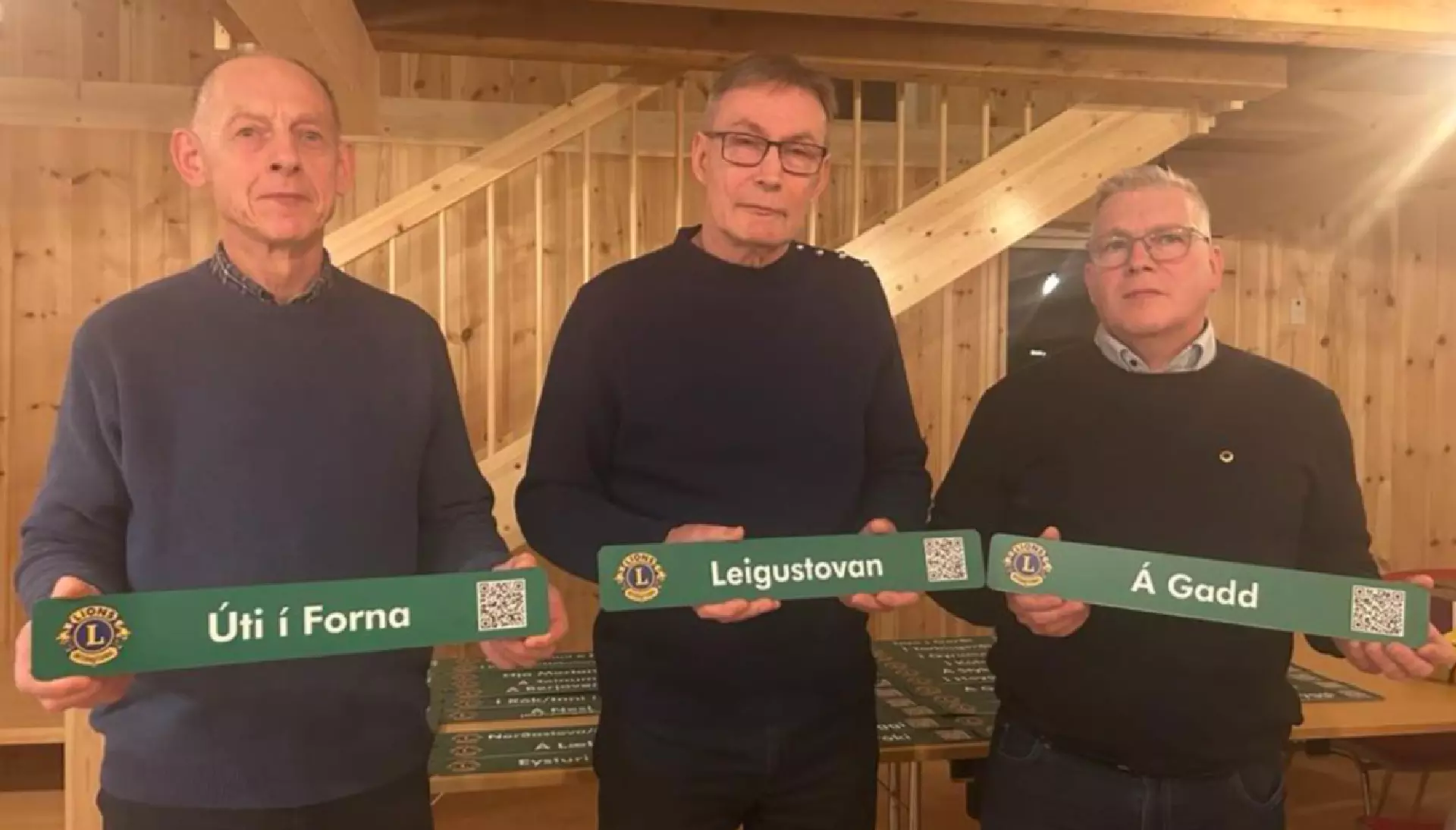 Ólavur Magnussen og Janus Jensen frá arbeiðsbólkinum saman við Petur Gaardlykke frá Lions