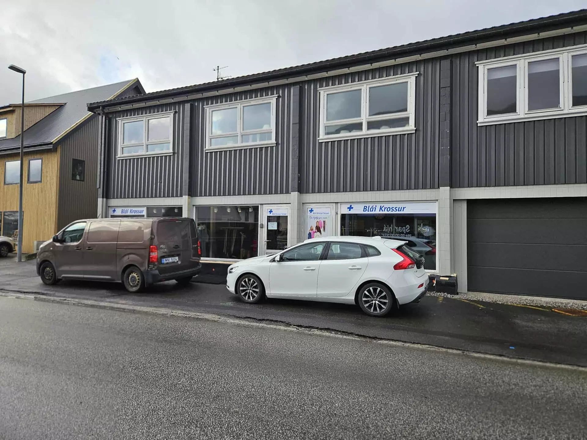 Nógvur aktivitetur við Blákrossbúðina í morgun