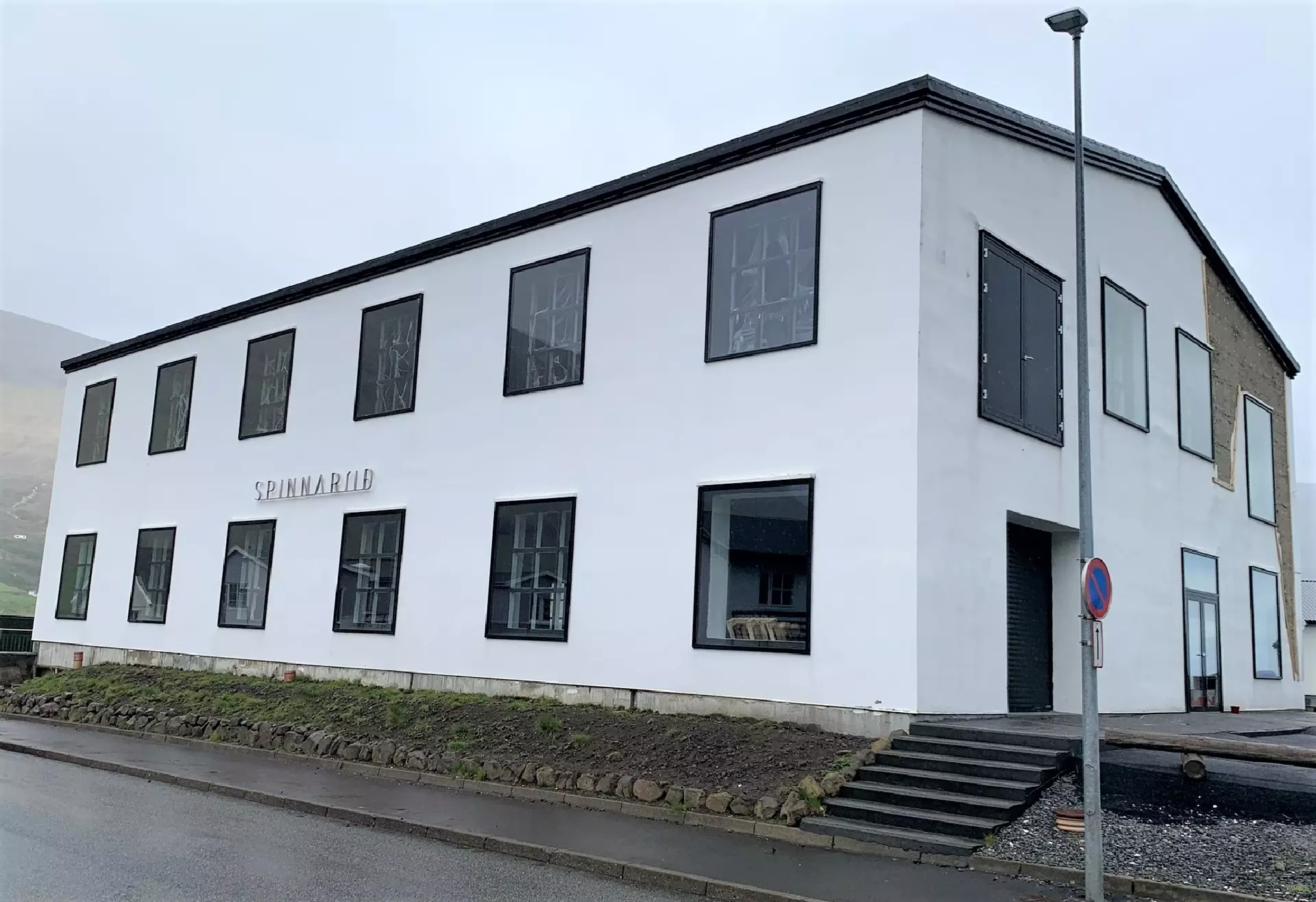 Seinastu árini hevur gamla Spinnaríið við Borðoyarvík hýst Norðoyastevnuteitunum (mynd: Áhugafelagið Spinnaríið).