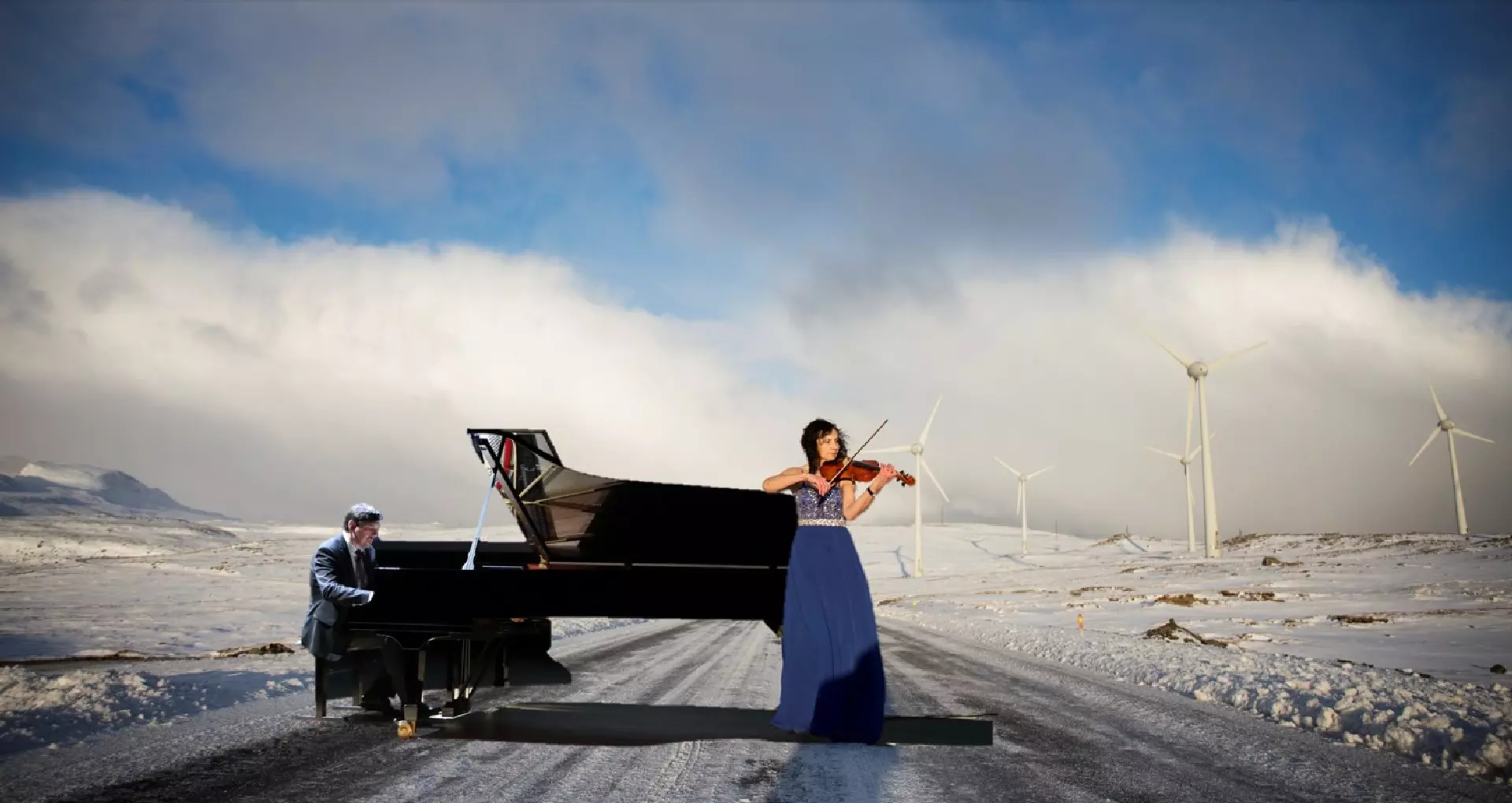 Moniku Stauss Joensen, violin & Jóhannes Andreasen, flygil.