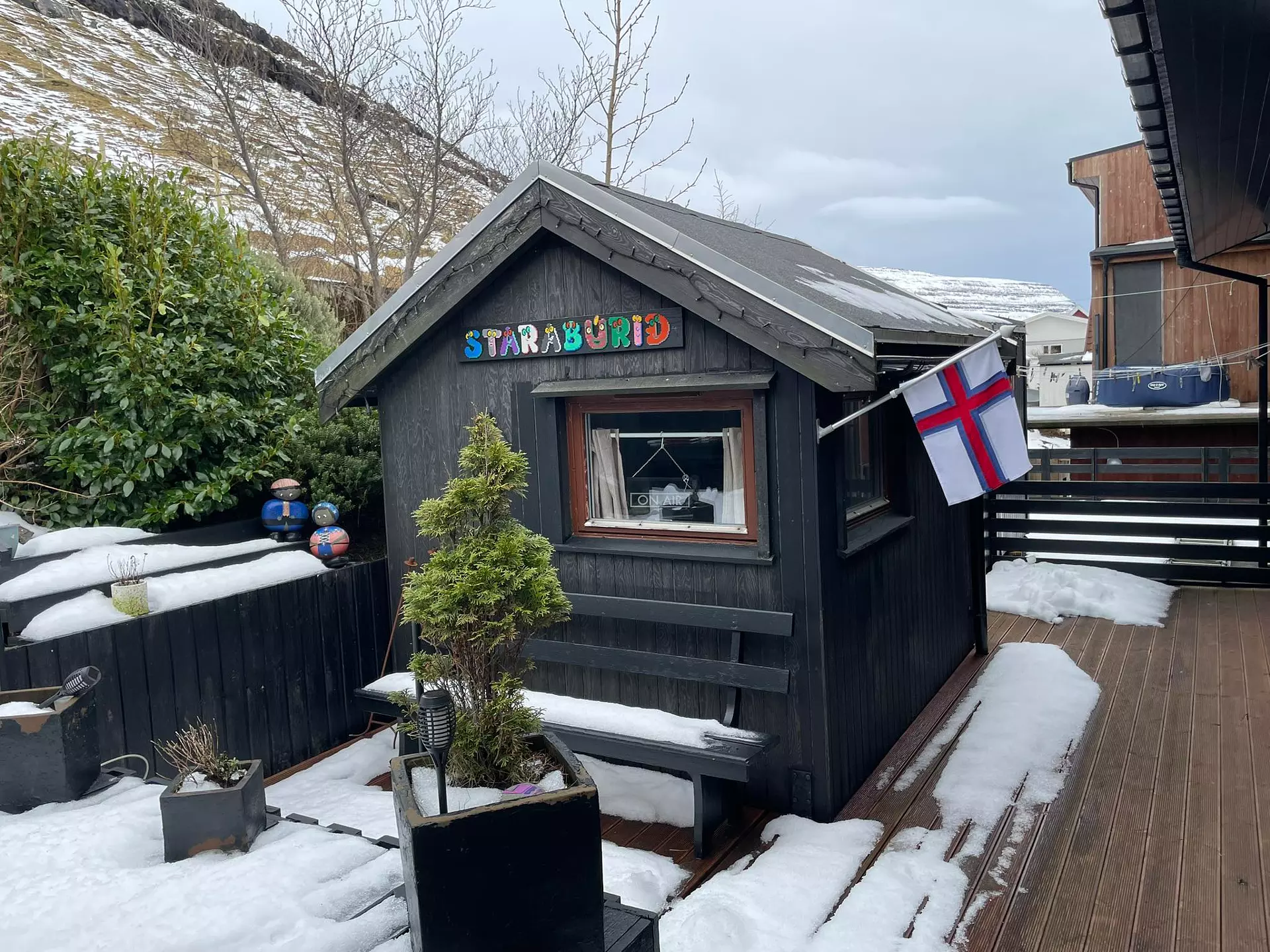 Í februar mánaða fylti Starabúrið 13 ár, tað verður sent úr hesum fitta búrinum