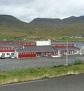 Hvønn týsdag verður bjóðað til morgunmat í Nesvík kl. 09:00 og so til arbeiðis í Leguhúsinum til middag, ella so leingi ein kann