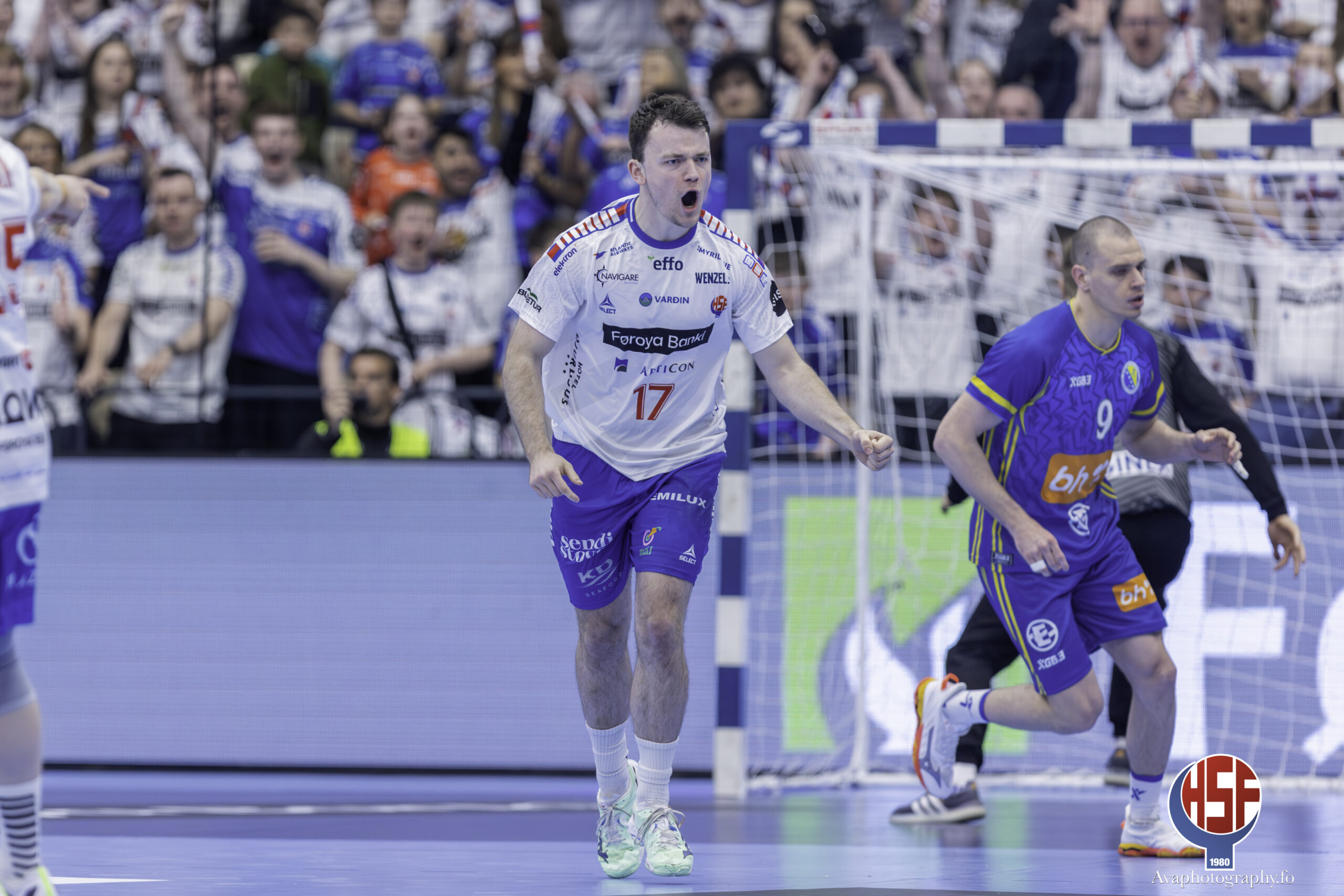 16 mans úttiknir til EM-undankappingina