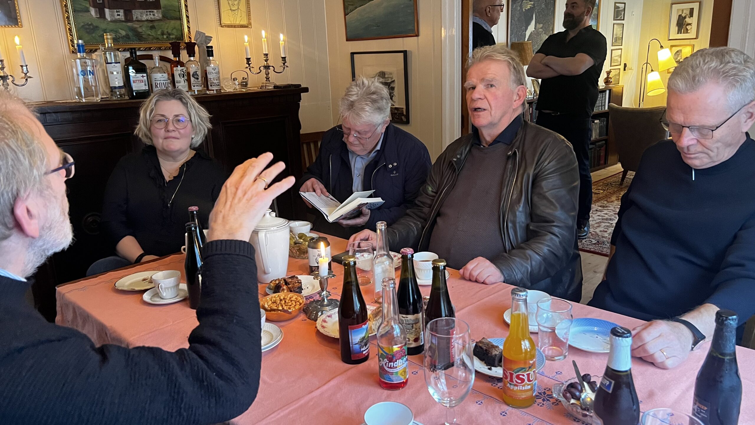 Føroyar eru ein fyrimynd fyri Ísland